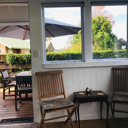 Serendipity Wharf Cottage Tairua Extérieur photo