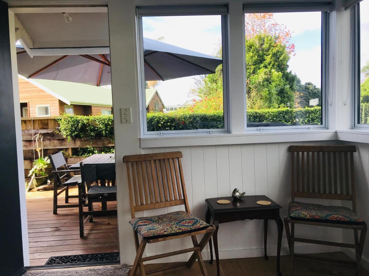 Serendipity Wharf Cottage Tairua Extérieur photo