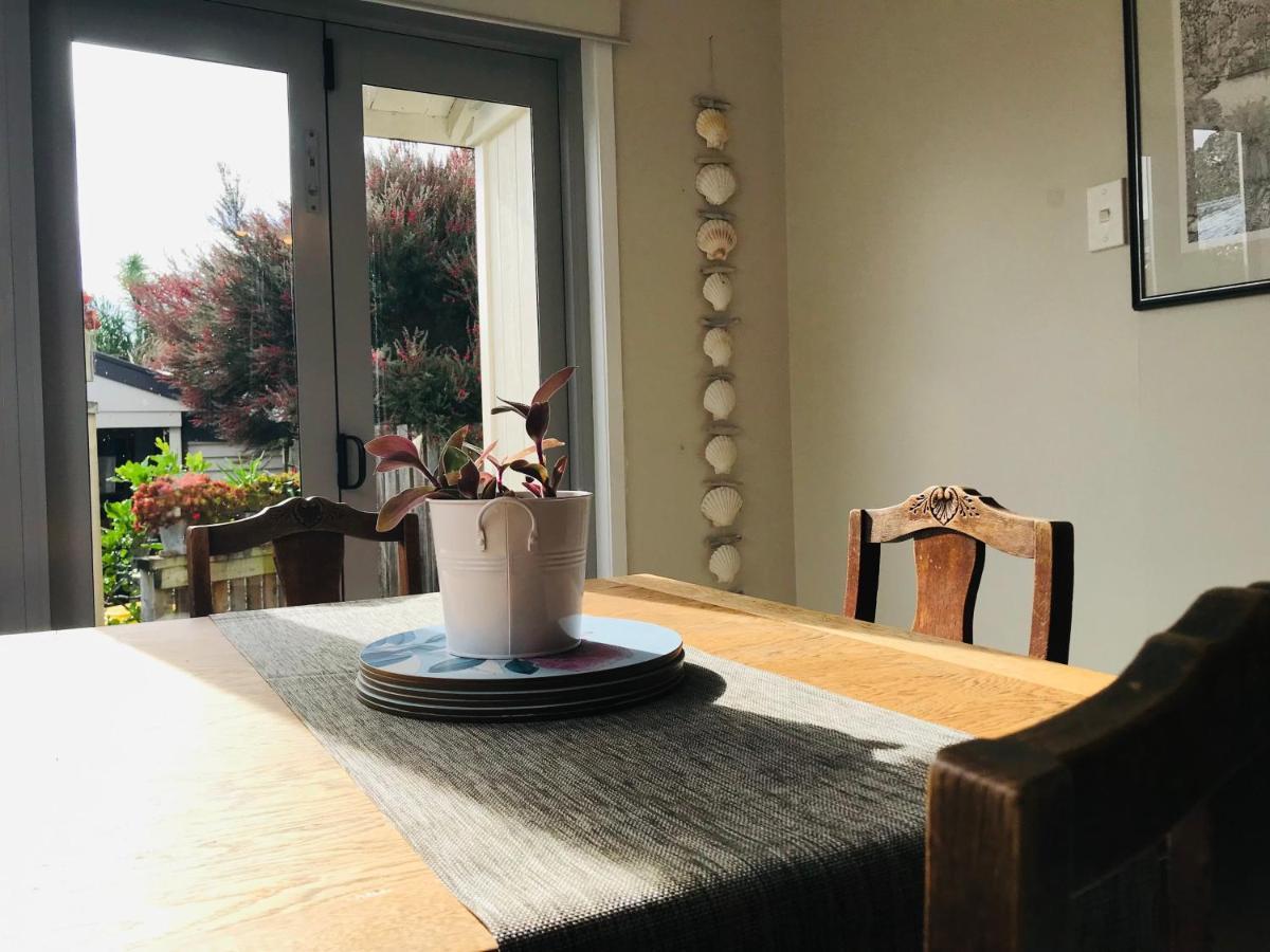 Serendipity Wharf Cottage Tairua Extérieur photo