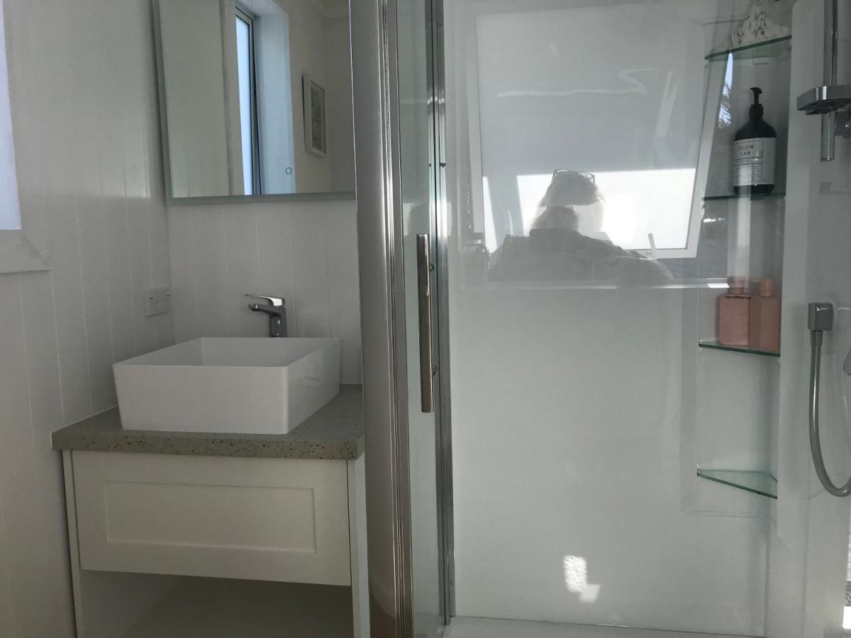 Serendipity Wharf Cottage Tairua Extérieur photo