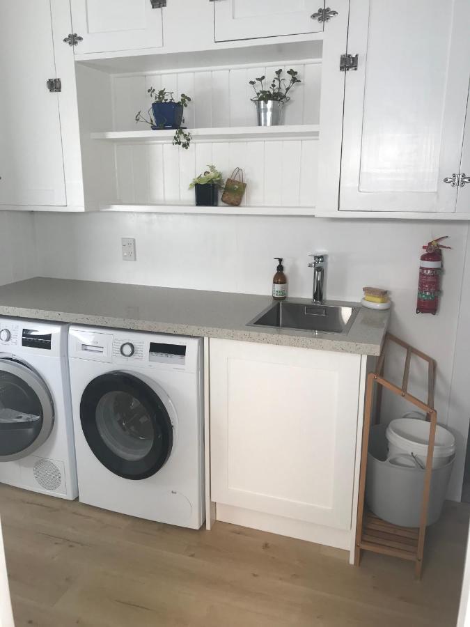 Serendipity Wharf Cottage Tairua Extérieur photo